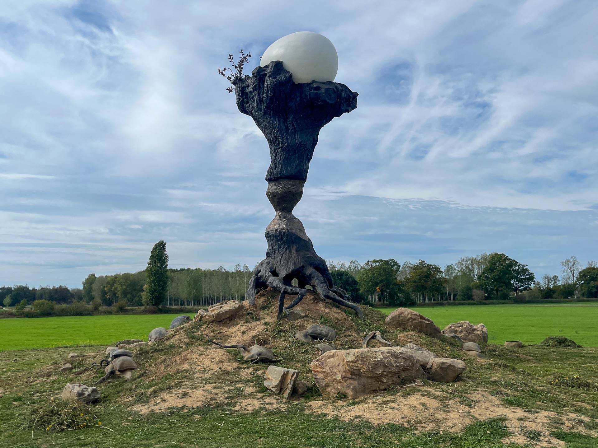 Kunstwerk "Future Fossil" in Rotem